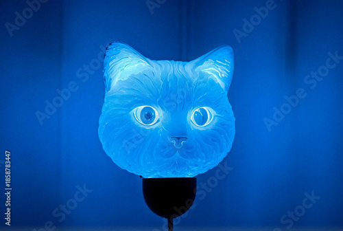 Blue Cat lamp Glowing in Dark Room with Vibrant Lighting / Lámpara con cara de gato