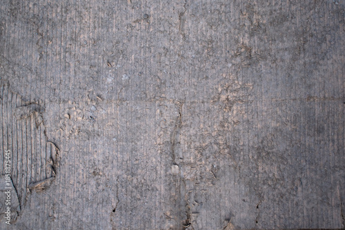 Imagen horizontal del suelo de cemento gris con grietas y viejo ideal para texturas