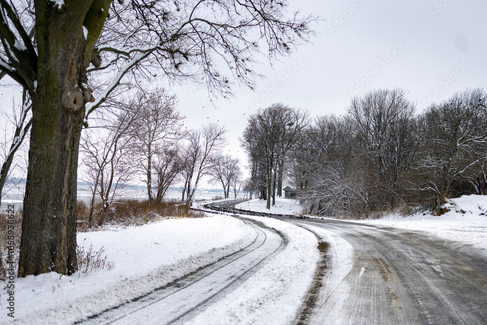 Obraz premium snow covered road