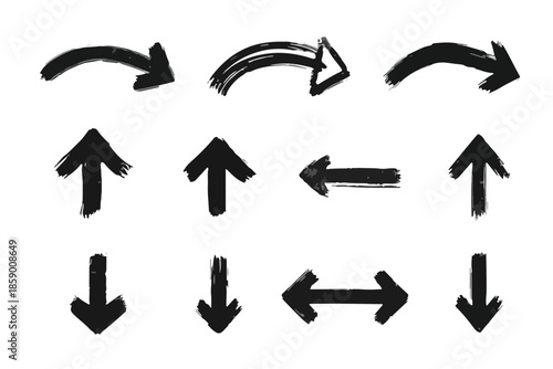 다양한 방향을 가리키는 붓 터치 화살표 아이콘 모음, 투명 배경에 그려져 있어 활용도가 높습니다.