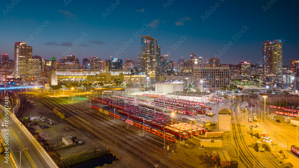 Obraz premium Trolley Depot in San Diego at night, drone view