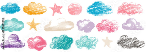 Nubes de colores y estrellas dibujadas con crayones sobre fondo blanco, estilo infantil y transparente