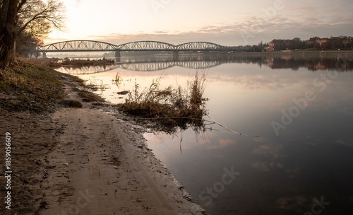 rzeka, gród, woda, architektura, europa, podróż, niebo