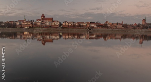 rzeka, gród, woda, architektura, europa, podróż, niebo