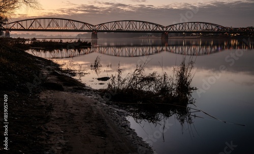 rzeka, gród, woda, architektura, europa, podróż, niebo
