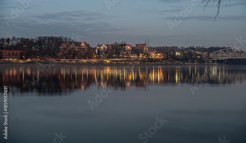 rzeka, gród, woda, architektura, europa, podróż, niebo