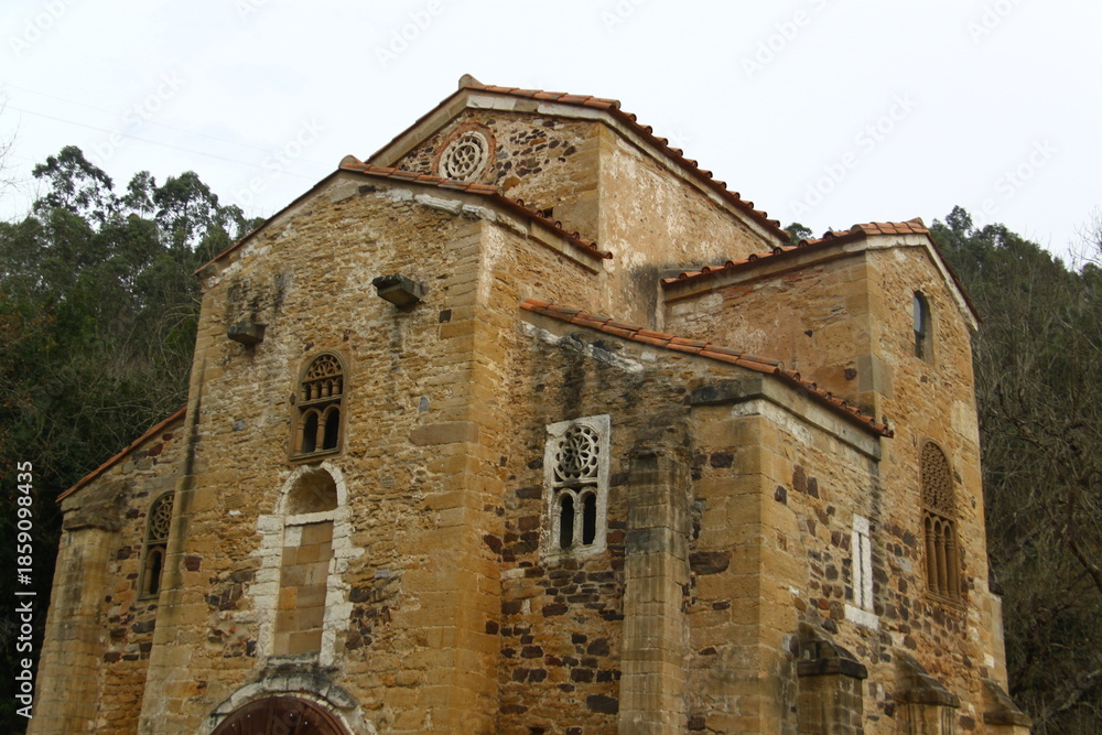 Fototapeta premium Iglesia de San miguel de Lillo
