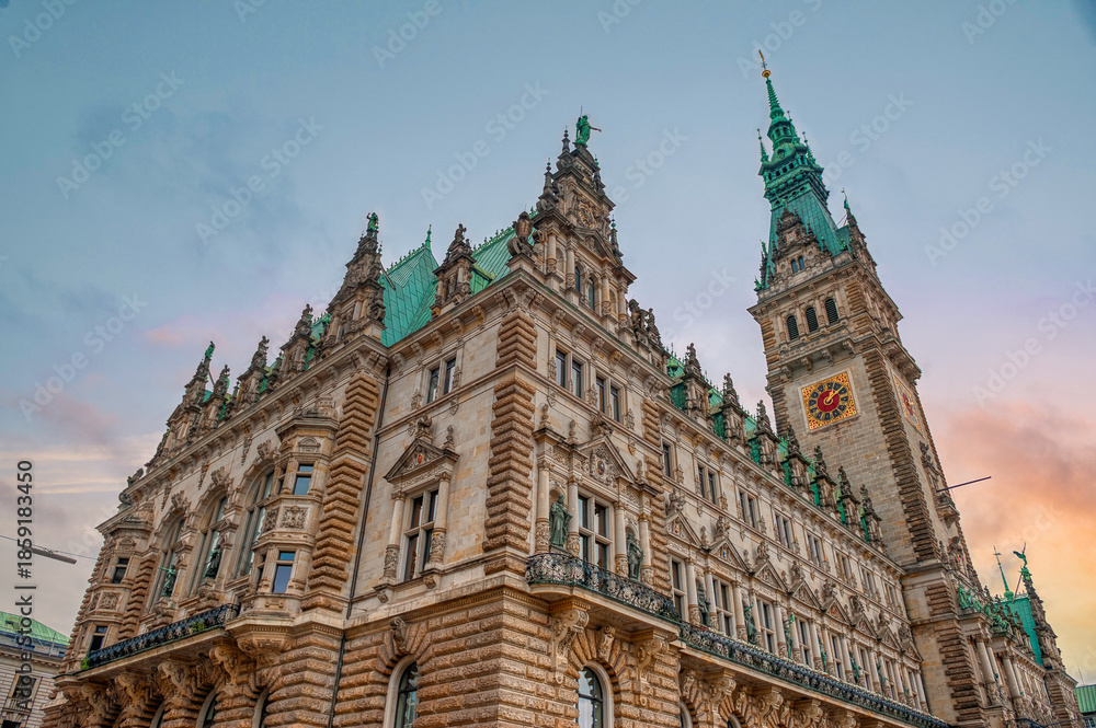 Fototapeta premium Hamburg-Mitte is one of the seven districts of the city of Hamburg, Germany, comprising mainly the city center. The districts of Hamburg-Altstadt and Neustadt are also part of Hamburg-Mitte.