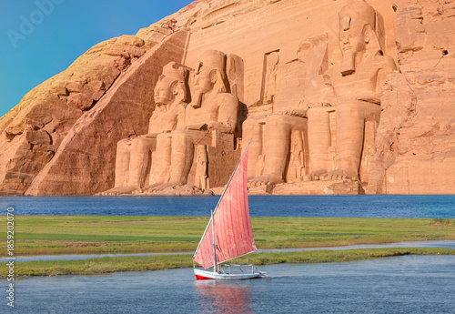 Photos Beautiful Nile scenery with sailboat in the Nile on the way to The Front of the