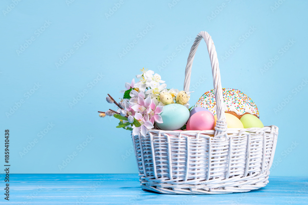 Fototapeta premium Traditional Easter basket