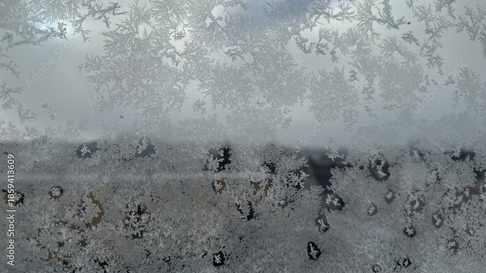 Obraz premium Winter window view, snowflakes and ice on glass