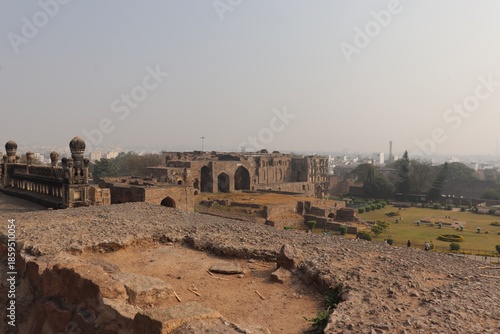 Foto The Golconda Fort, a historic fortress complex located in Hyderabad, Telangana,