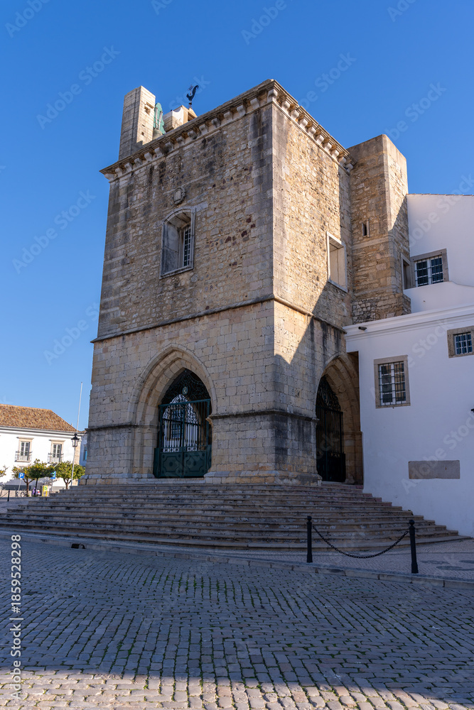 Fototapeta premium Faro Cathedral, Portugal under blue sky