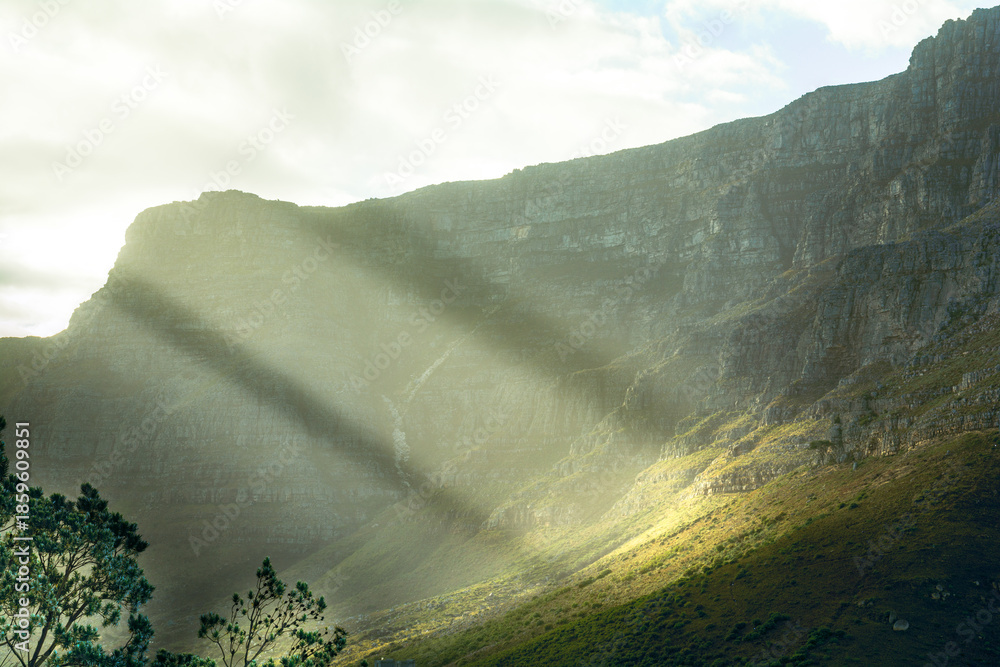 Fototapeta premium Morning sunrise Table Mountain skyline