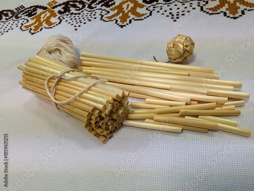 Natural straw tubes made from real straw, used for traditional Christmas decorations and ornaments.