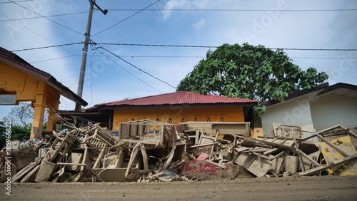 Konstfotografi Flood Debris in Residential Area, Aceh Tamiang