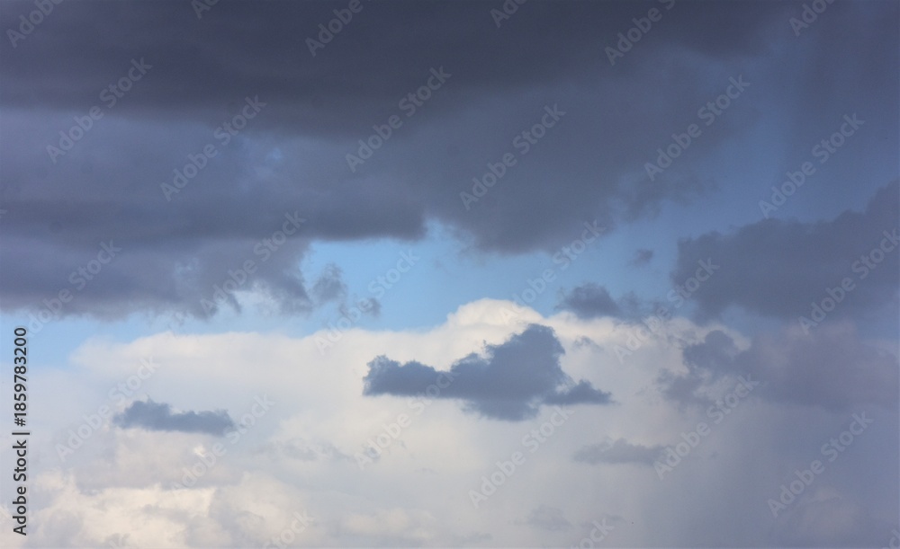 Obraz premium Cloudscape has been developing in gorgeous form. Colorful dramatic cloudscape