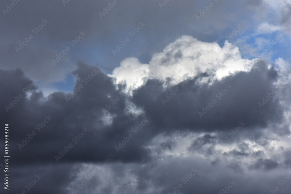 Obraz premium Cloudscape has been developing in gorgeous form. Colorful dramatic cloudscape