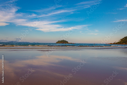 Praia Palmas do Arvoredo cidade de Governador Celso Ramos Santa Catarina Brasil região da Grande Florianopolis