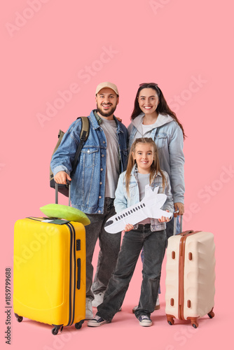 Family of travelers with pa...