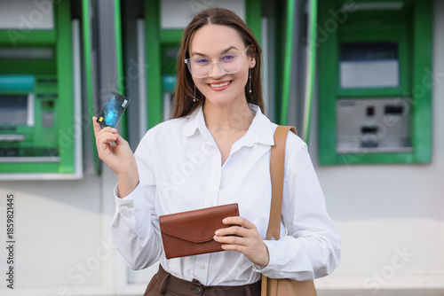 Young businesswoman with cr...