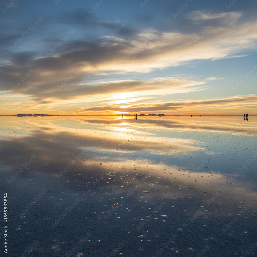 Fototapeta premium Sunrise Reflection on Salar de Uyuni Salt Flats