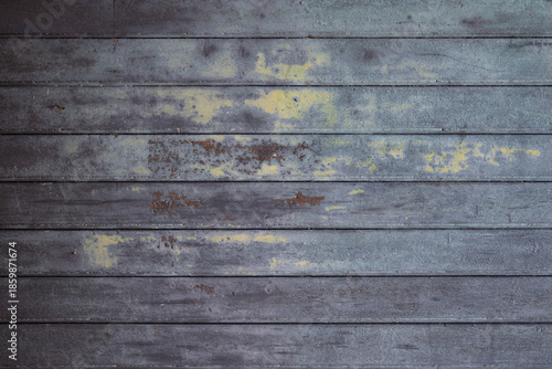 Verwitterte, lackierte Holzwand