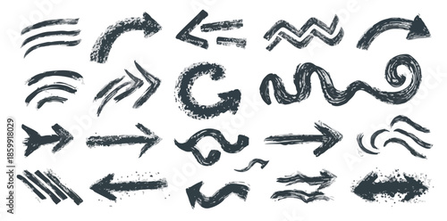 Coleção de setas desenhadas à mão com textura grunge escura sobre fundo transparente.