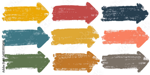 Nueve flechas de pinceladas texturizadas en colores tierra y vibrantes sobre fondo blanco transparente.