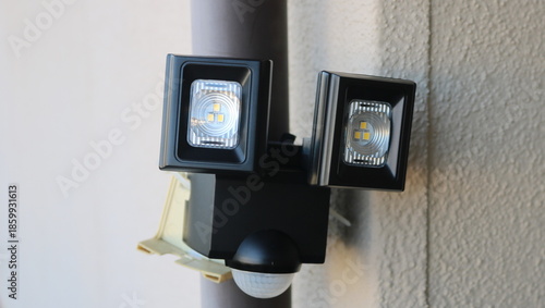 人感センサーライト玄関