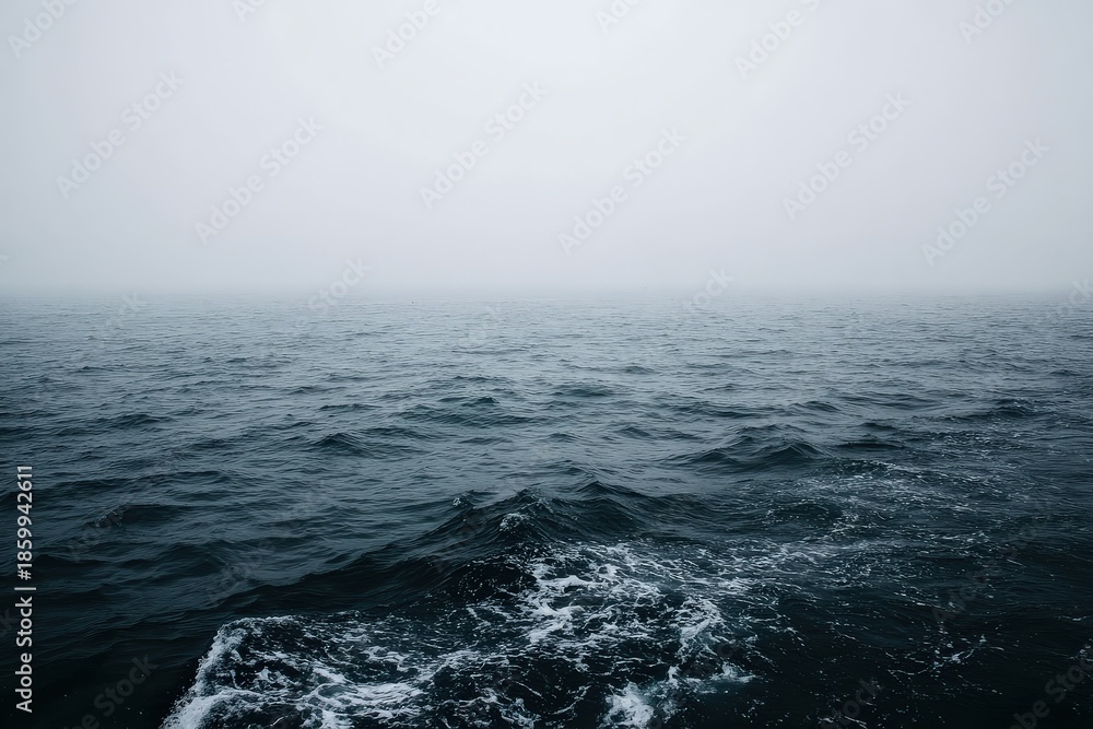 Fototapeta premium A serene, foggy ocean scene with gentle waves, creating a calm and peaceful atmosphere.