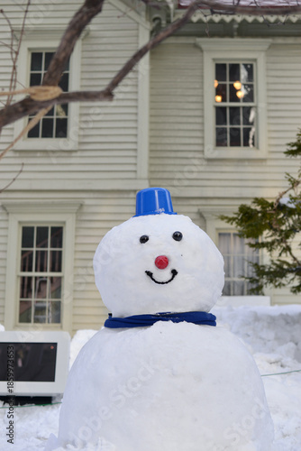 時計台前の雪だるま