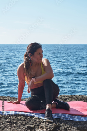 Tableau sur toile Latin woman, middle-aged, resting, regaining strength