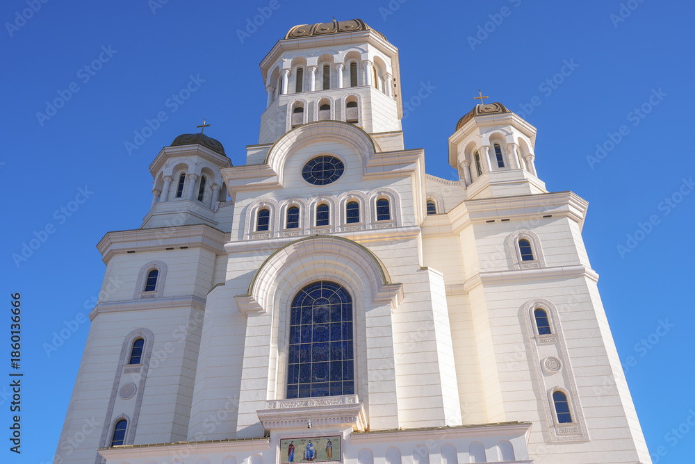 Fototapeta premium The National Cathedral (Cathedral of the Salvation of the Nation) seen on a winter day in Bucharest, Romania