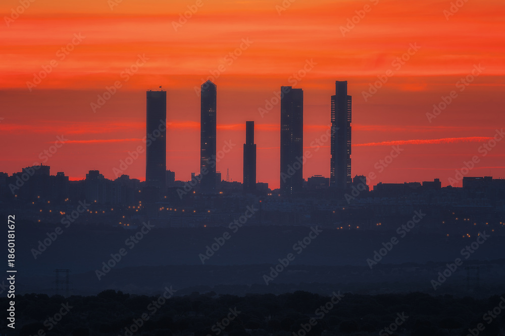 Fototapeta premium City skyline silhouette at dramatic orange sunset