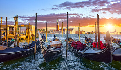 Wandcirkels Gondels Zonsondergang bij San Giorgio Maggiore  © Yasonya