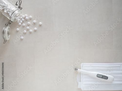 錠剤、マスク、体温計