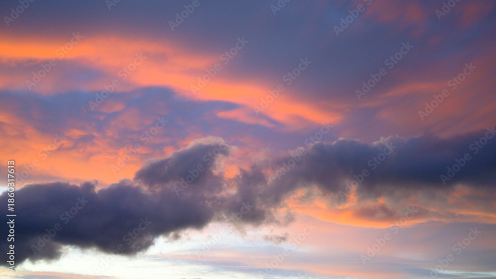 Naklejka premium Image of a beautiful orange sunset