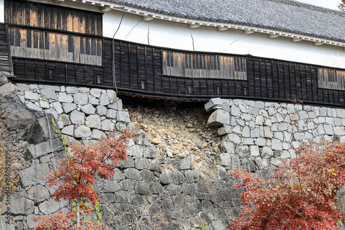 Foto The collapsed stone wall of Kumamoto Castle, The devastation of Kumamoto Castle after the earthquake