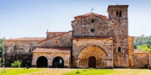 Bild auf Leinwand Collegiate church of Santa Cruz de Castañeda