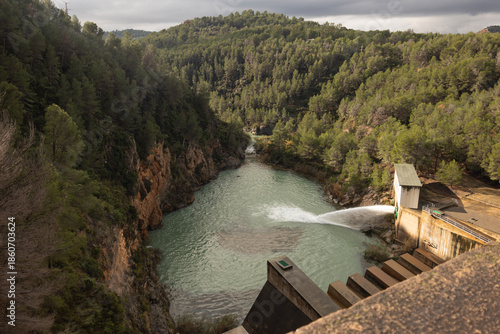 Embalse de Sichar (o Sitjar), provincia de  Castellón, España