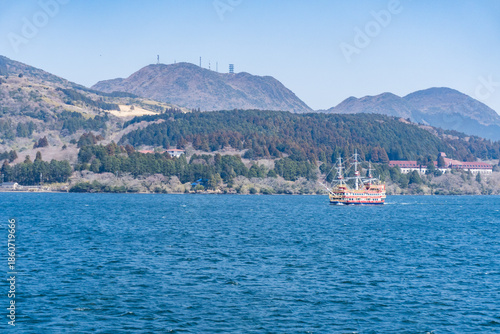 芦ノ湖の箱根海賊船の風景