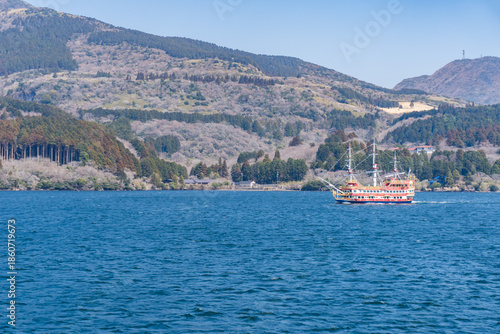 芦ノ湖の箱根海賊船の風景