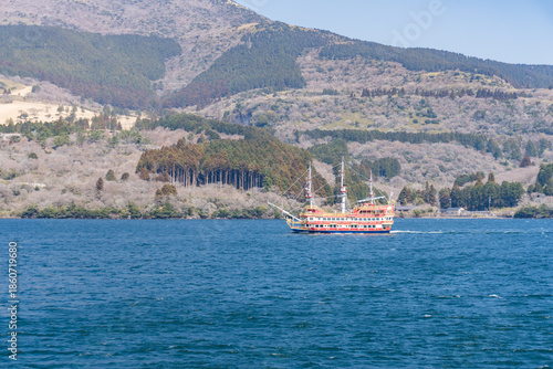 芦ノ湖の箱根海賊船の風景
