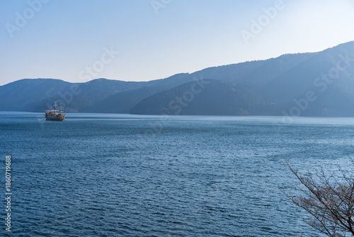 芦ノ湖の箱根海賊船の風景