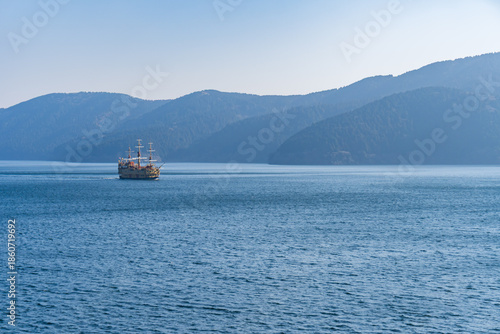 芦ノ湖の箱根海賊船の風景
