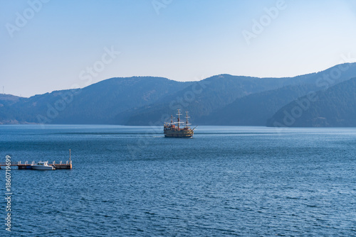 芦ノ湖の箱根海賊船の風景