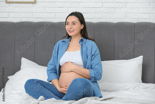Beautiful young pregnant wo...