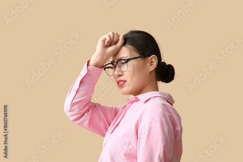Young Asian woman suffering...