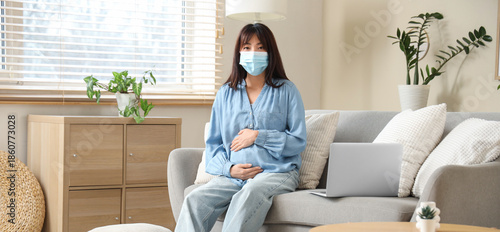 Pregnant Asian woman in med...